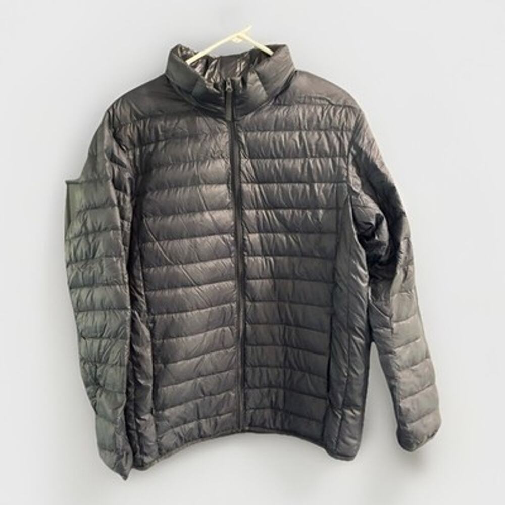 Uniqlo Men's Ultra Light Down Jacket Size Medium Navy Quilted Packable Gorpcore